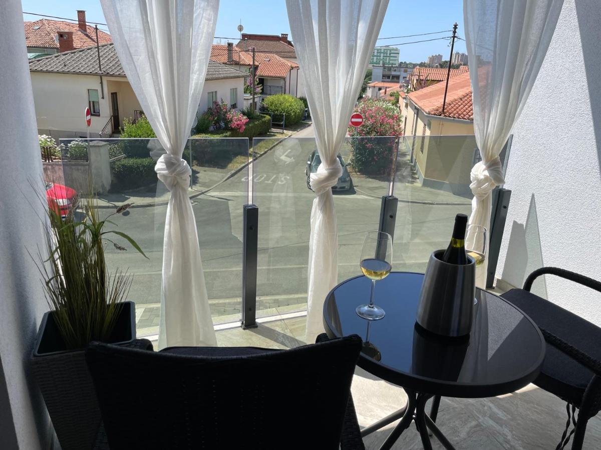 Giovanna Apartment With Terrace And Free Parking พูลา ภายนอก รูปภาพ