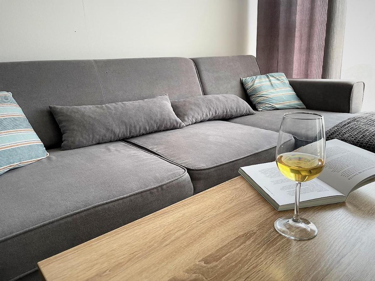 Giovanna Apartment With Terrace And Free Parking พูลา ภายนอก รูปภาพ
