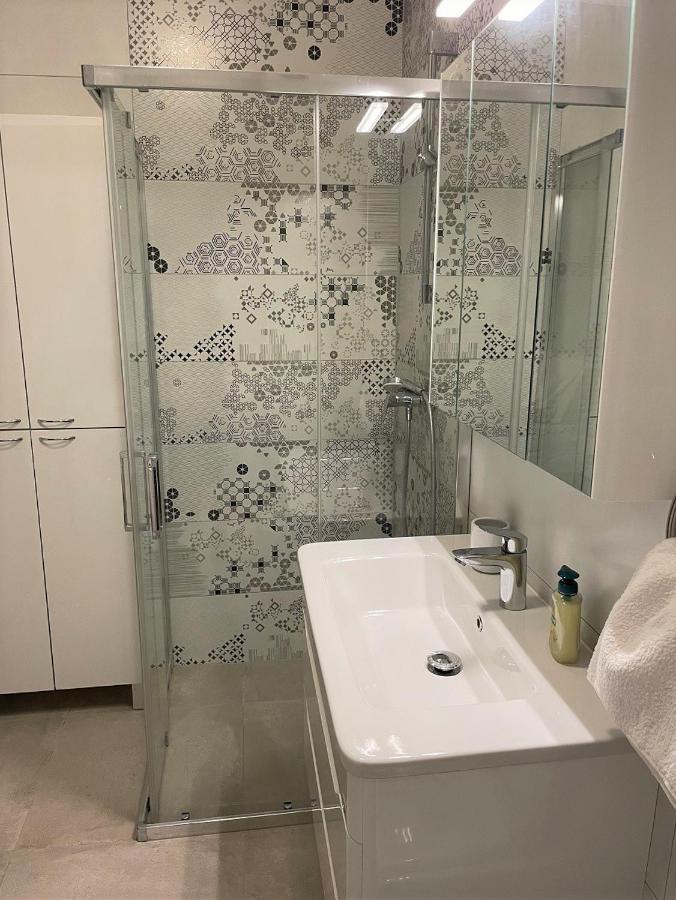 Giovanna Apartment With Terrace And Free Parking พูลา ภายนอก รูปภาพ