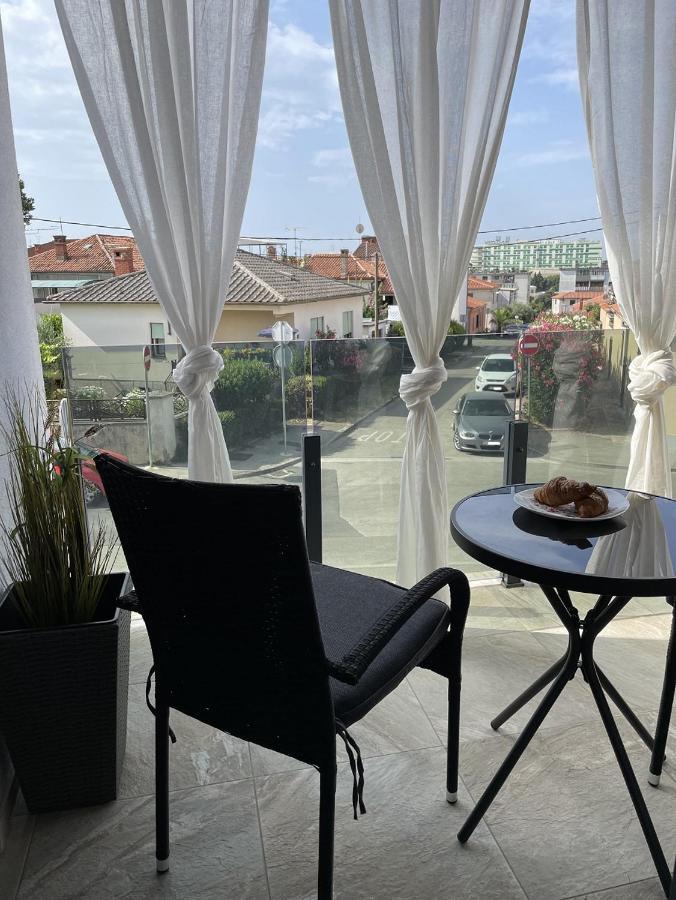 Giovanna Apartment With Terrace And Free Parking พูลา ภายนอก รูปภาพ