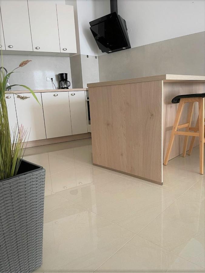 Giovanna Apartment With Terrace And Free Parking พูลา ภายนอก รูปภาพ